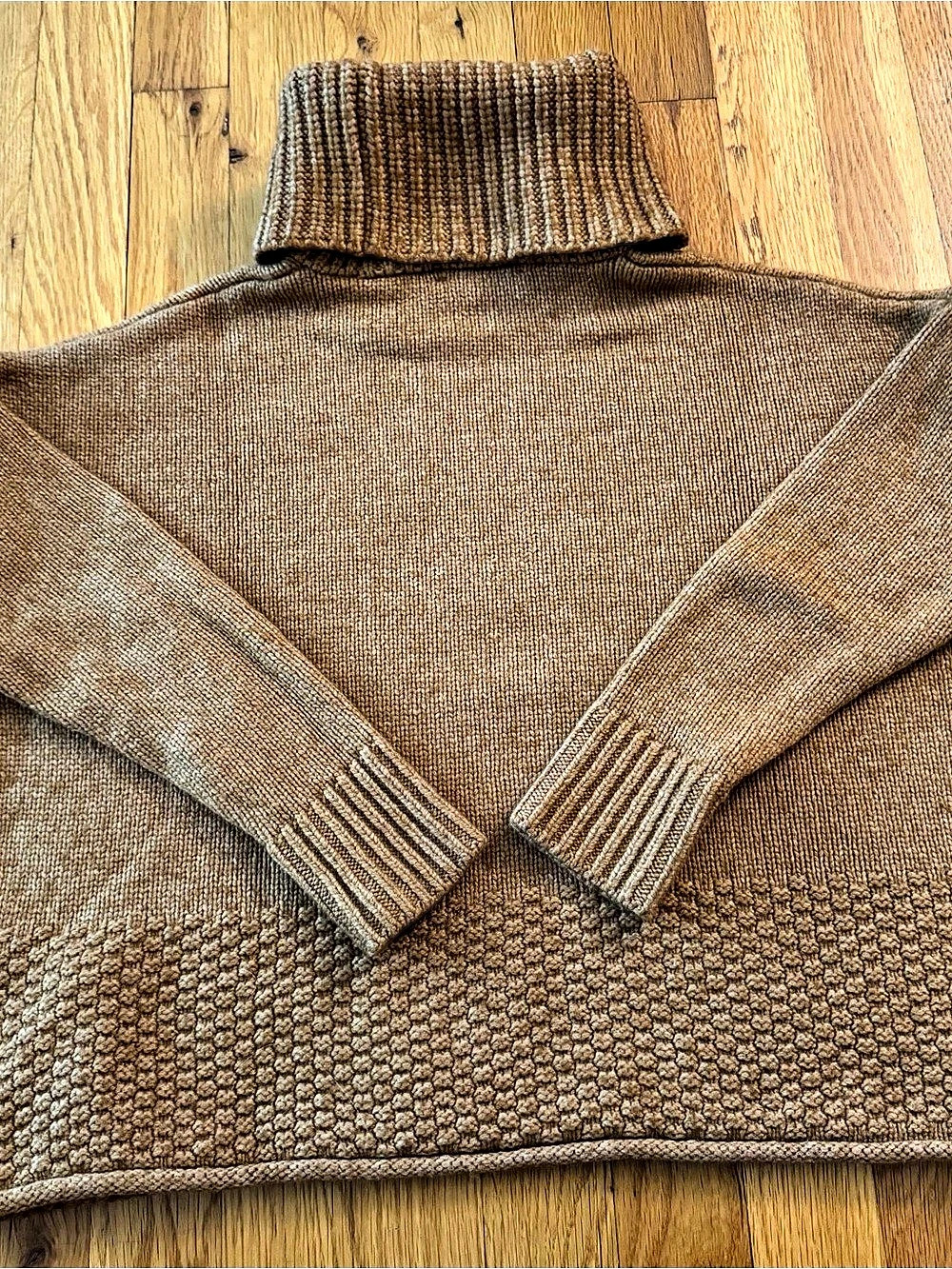Ribbed Turtleneck Sweater in Brown Like New